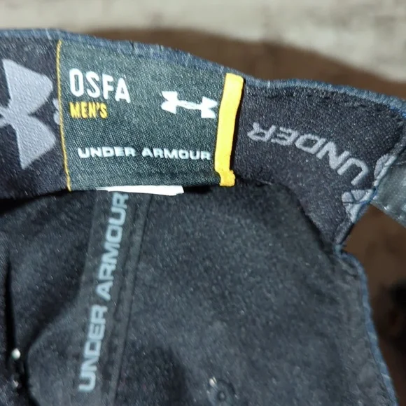 ❤️5/$25 Like New Under Armour Plaid Heat Gear Velcro Back - Picture 4 of 4